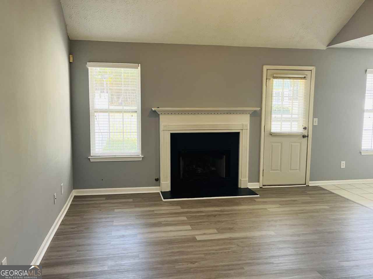 405 Peeks Crossing Dr - Photo 2 of 31