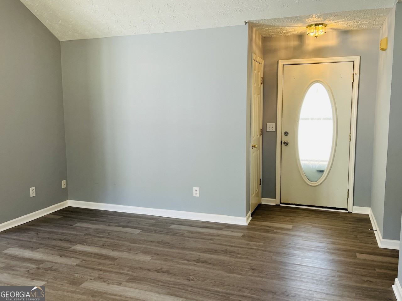 405 Peeks Crossing Dr - Photo 3 of 31