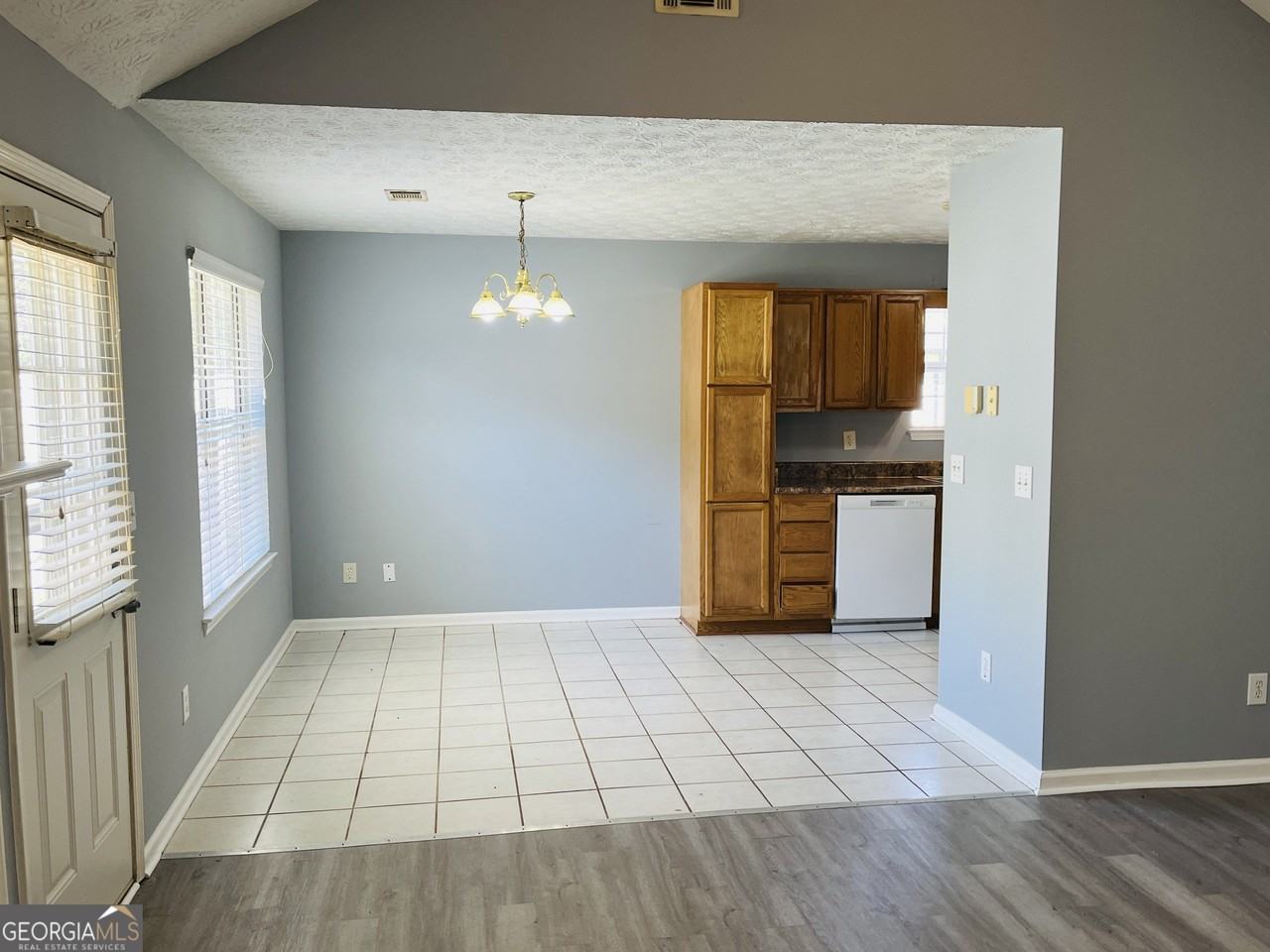 405 Peeks Crossing Dr - Photo 4 of 31