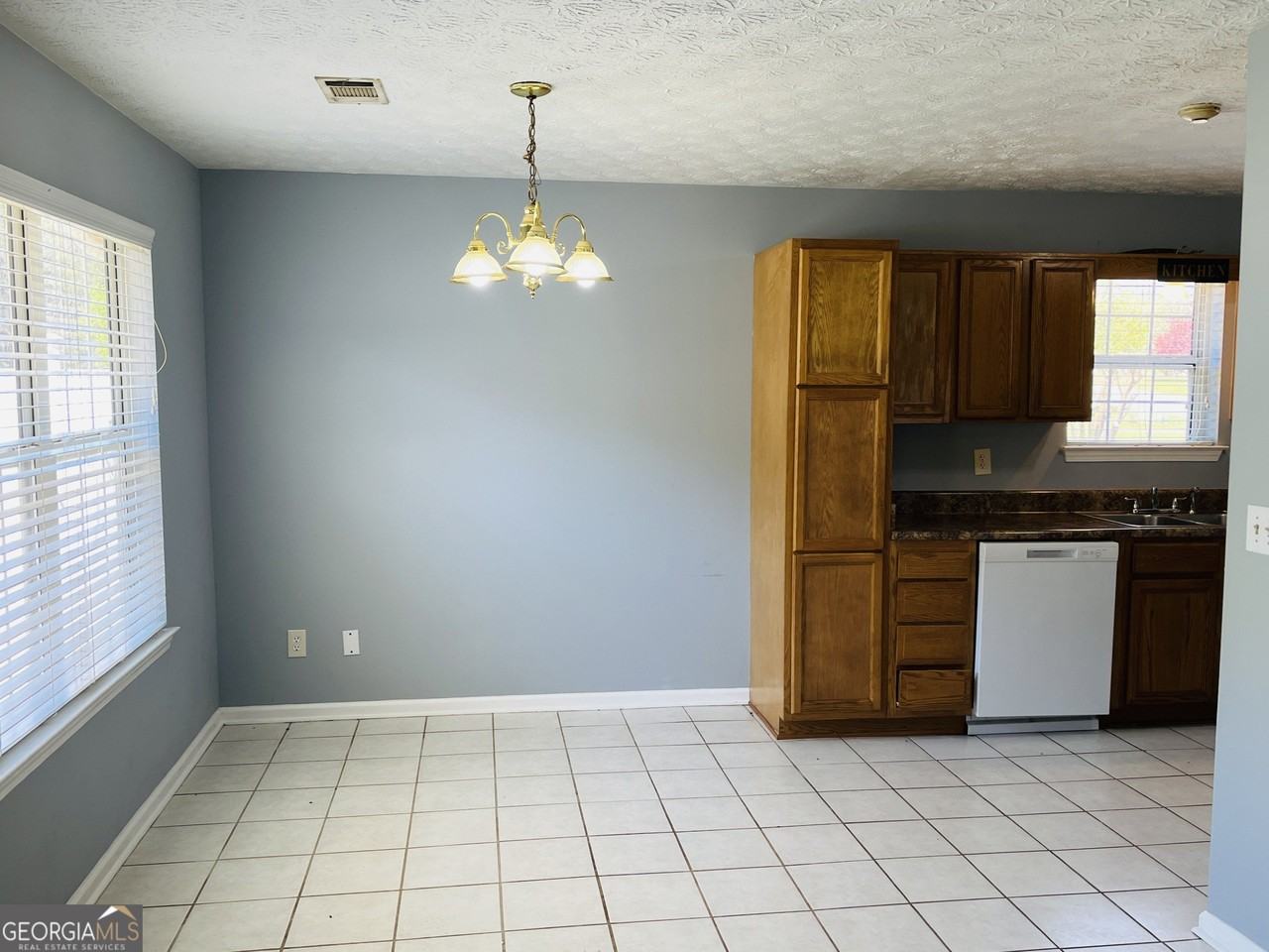 405 Peeks Crossing Dr - Photo 5 of 31