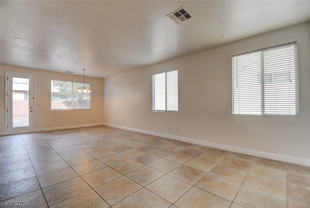 6049 Charity St - Photo 7 of 40