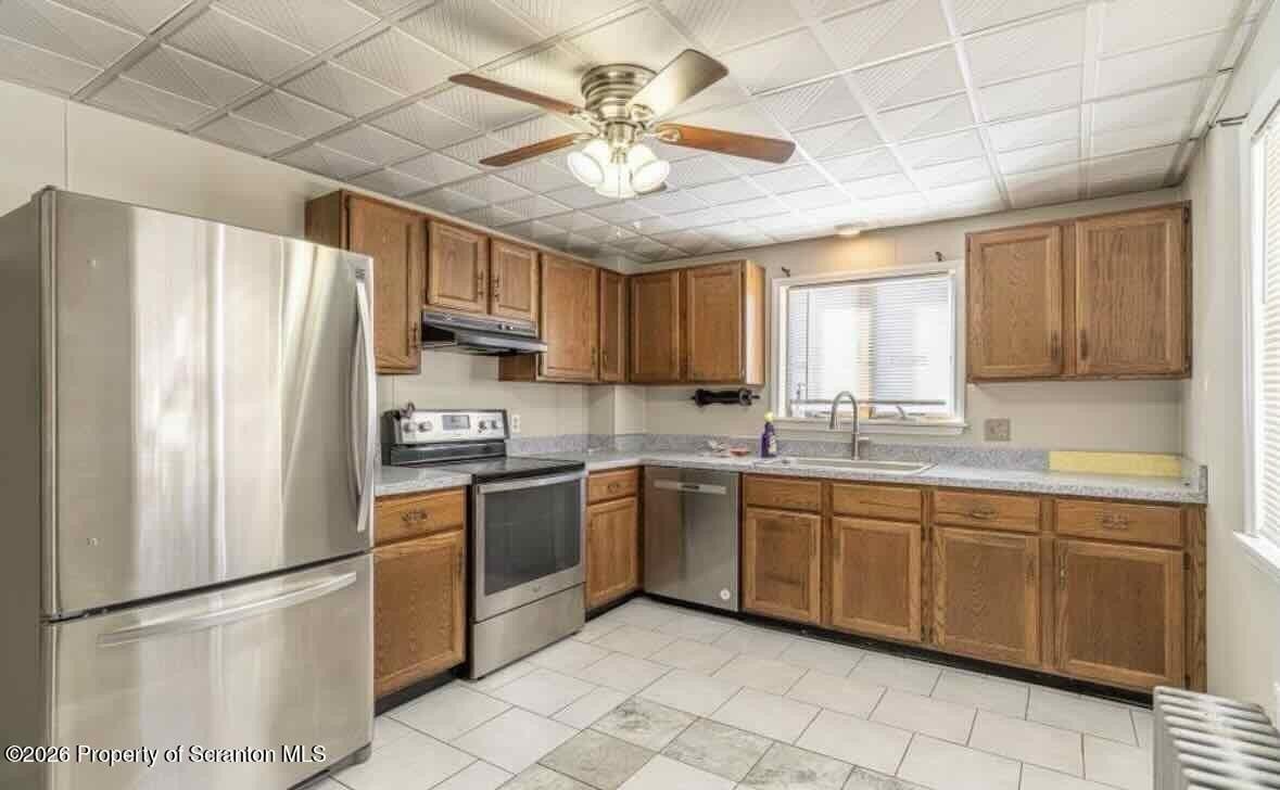 112 E Grove St - Photo 2 of 11