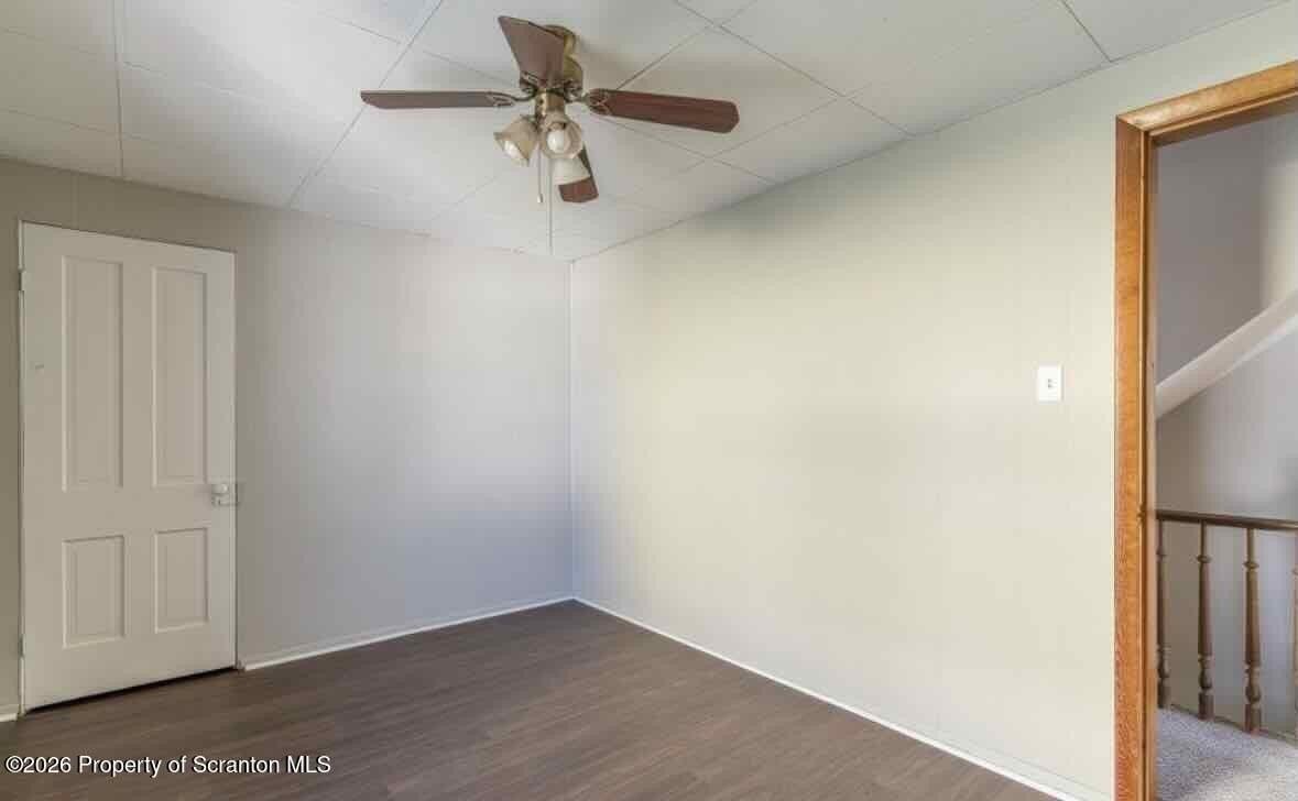 112 E Grove St - Photo 5 of 11