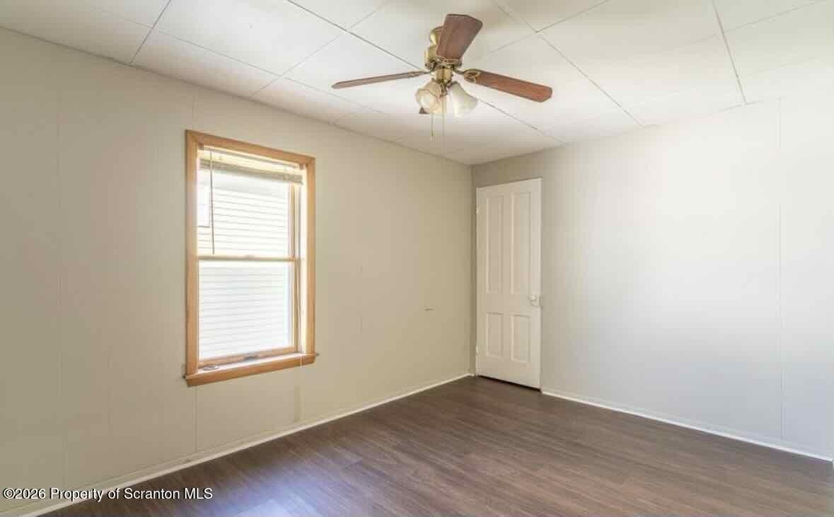 112 E Grove St - Photo 6 of 11