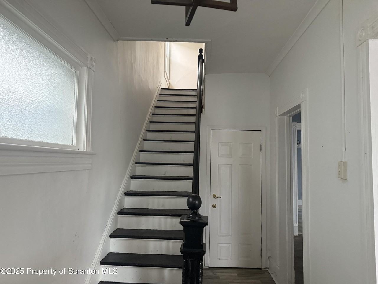 319 N Sumner Ave - Photo 2 of 13