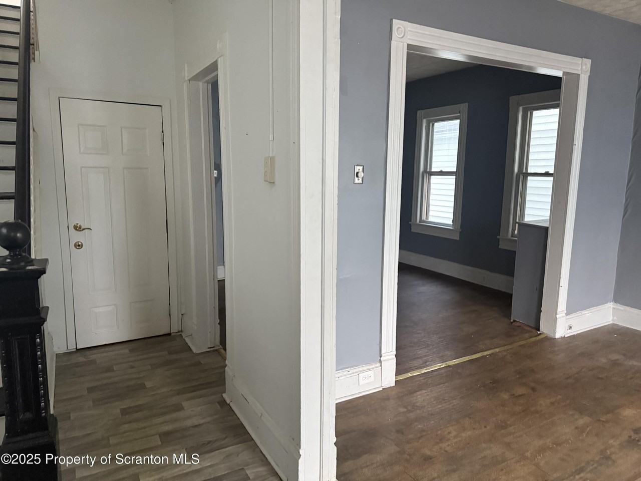 319 N Sumner Ave - Photo 3 of 13