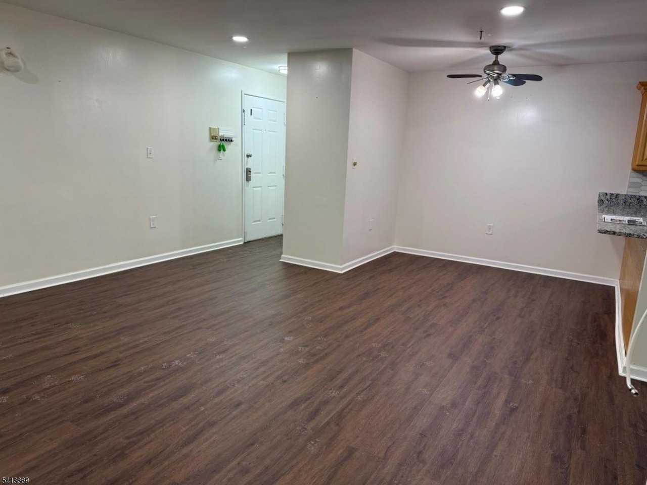 751 Summer Ave #1D - Photo 3 of 22