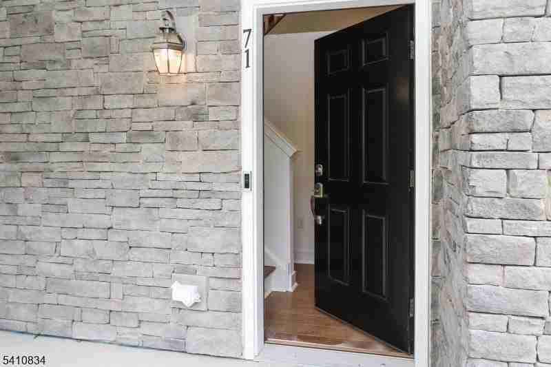 71 Veterans Way - Photo 2 of 23