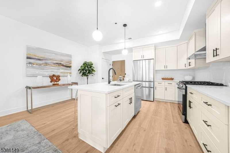 20 Encampment Ct #101 - Photo 3 of 24