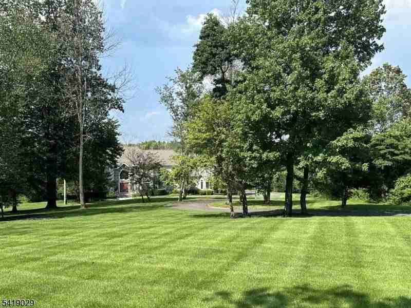 104 Darren Dr - Photo 2 of 25