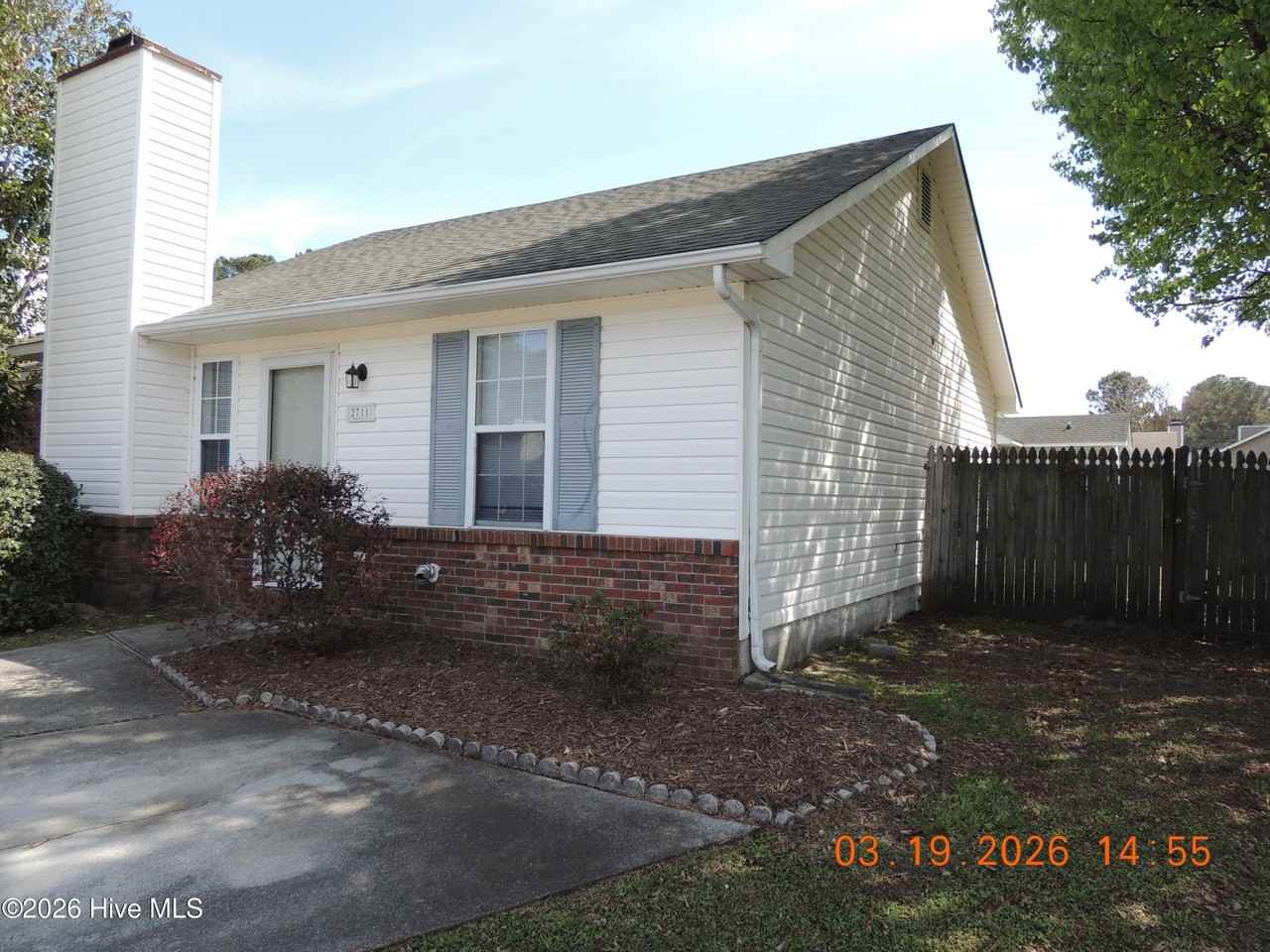 2711 Brookfield Dr - Photo 2 of 25