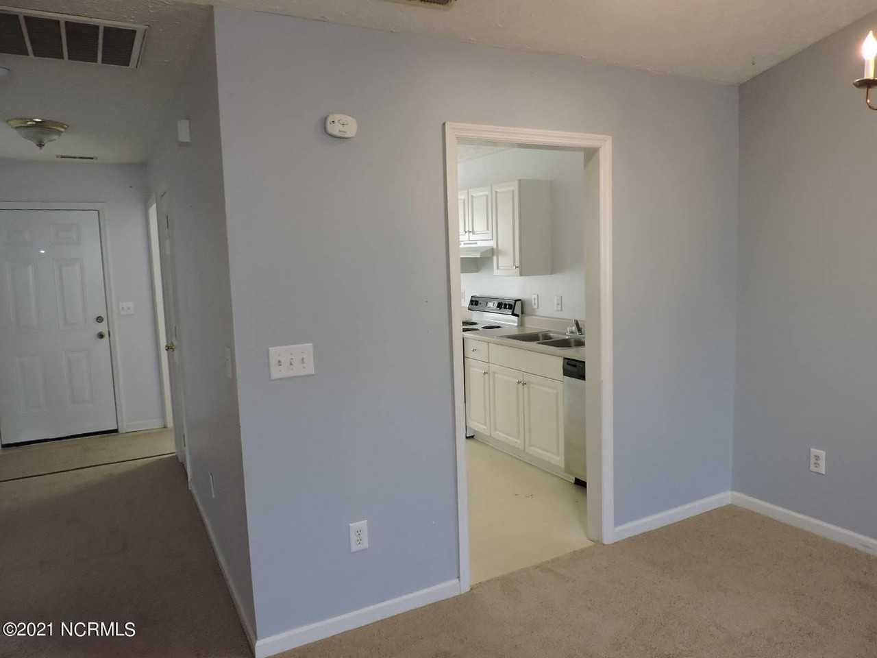 220 John Ct - Photo 2 of 14