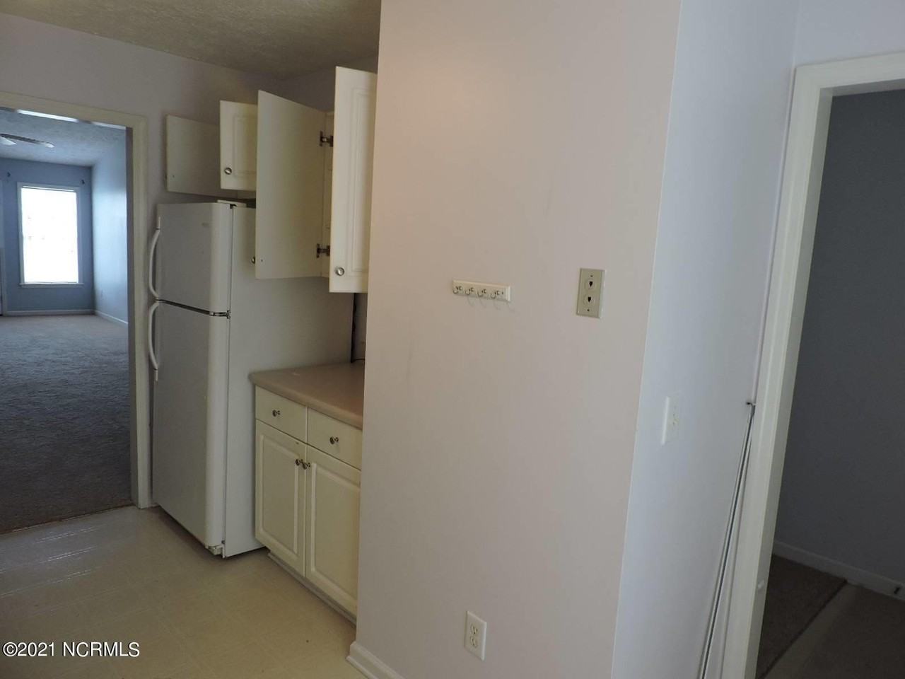 220 John Ct - Photo 4 of 14