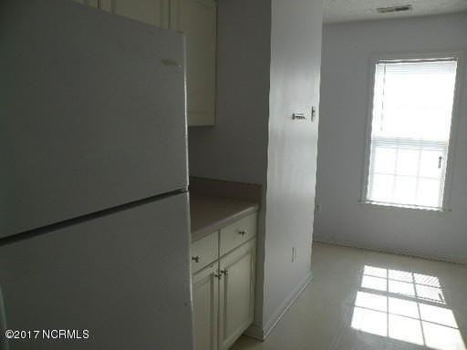 220 John Ct - Photo 5 of 14