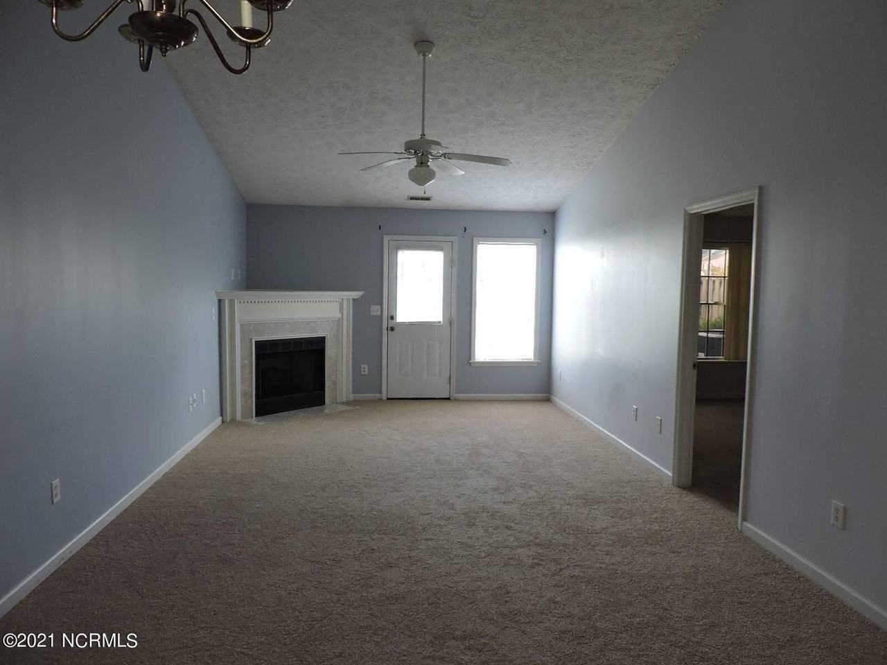 220 John Ct - Photo 6 of 14