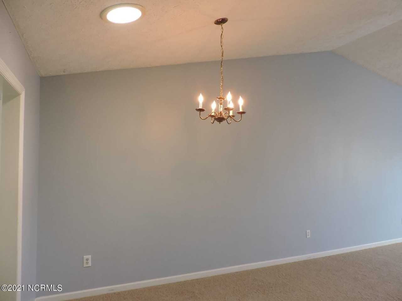 220 John Ct - Photo 7 of 14