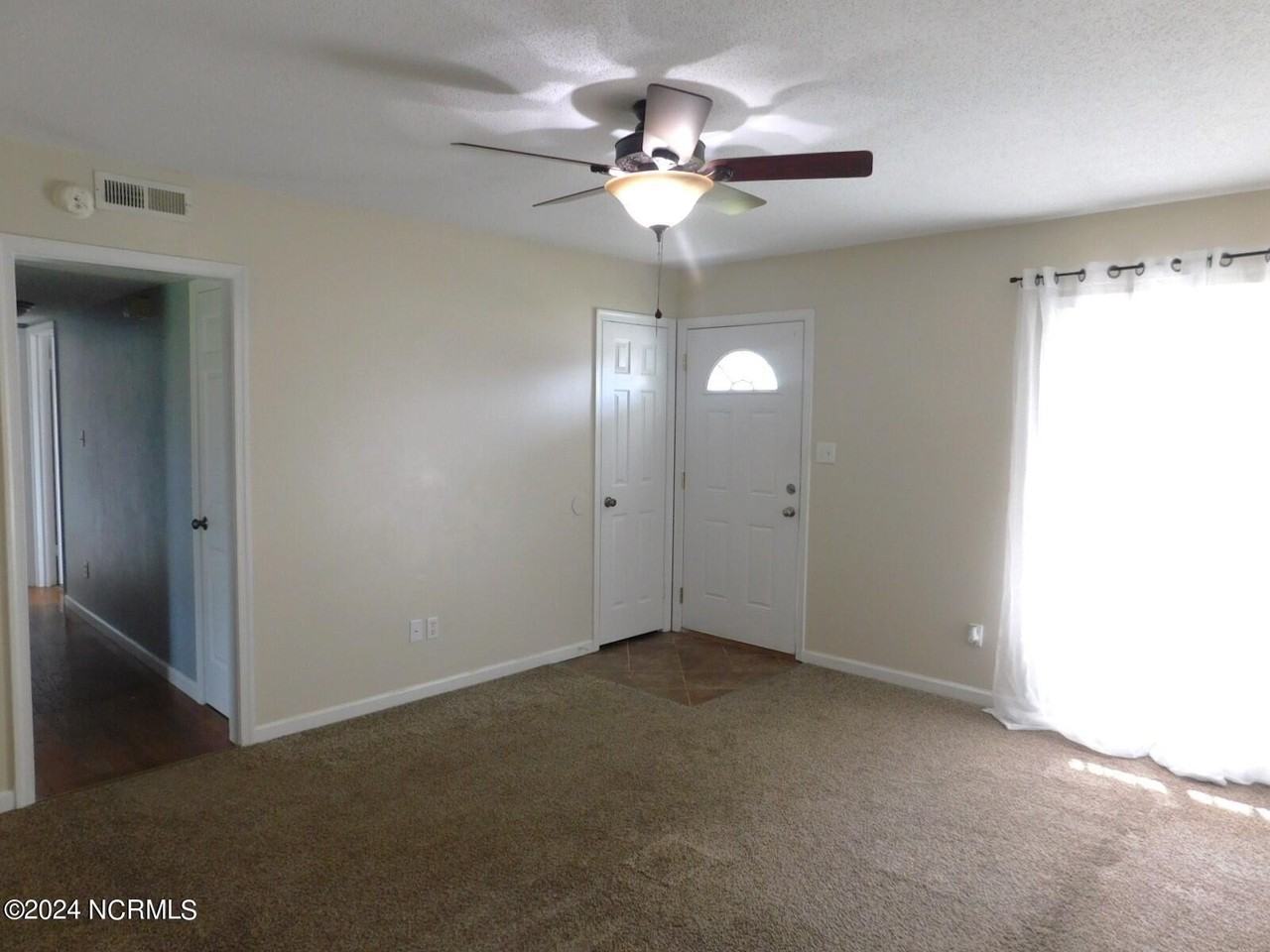 139 Morris Ct - Photo 3 of 29