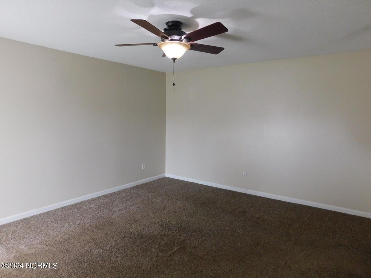 139 Morris Ct - Photo 4 of 29