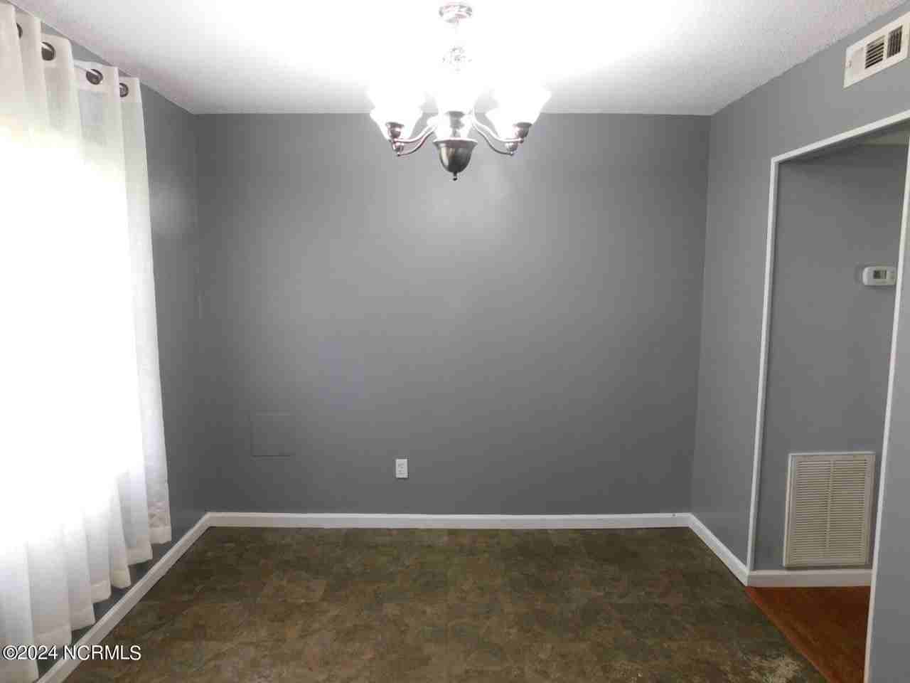 139 Morris Ct - Photo 5 of 29