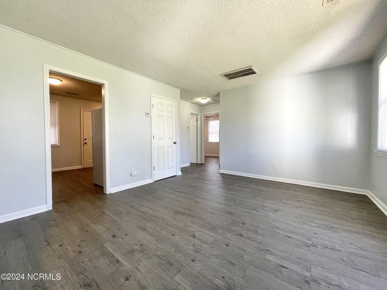 516 Elm St - Photo 2 of 13