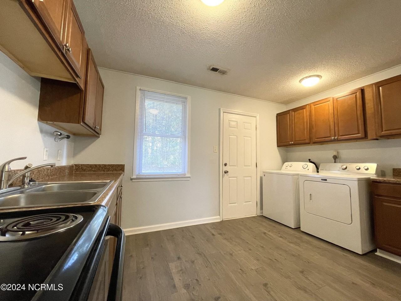 516 Elm St - Photo 6 of 13