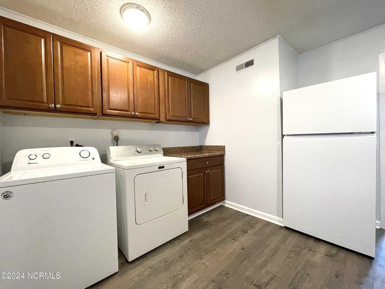 516 Elm St - Photo 7 of 13