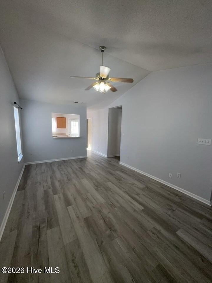 996 W Pueblo Dr - Photo 2 of 15