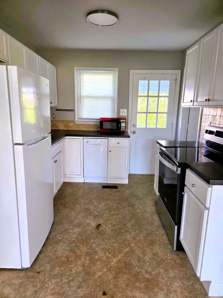 107 Hawthorne St - Photo 3 of 8