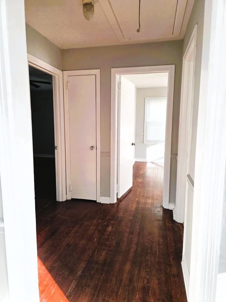 107 Hawthorne St - Photo 4 of 8