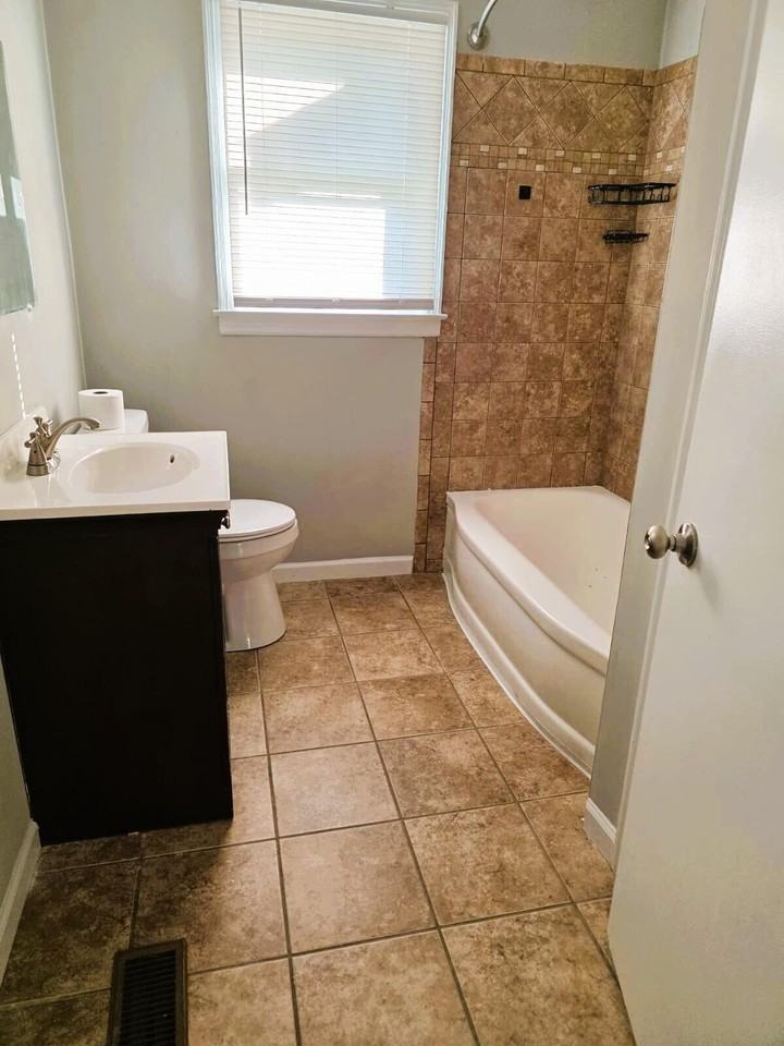 107 Hawthorne St - Photo 5 of 8