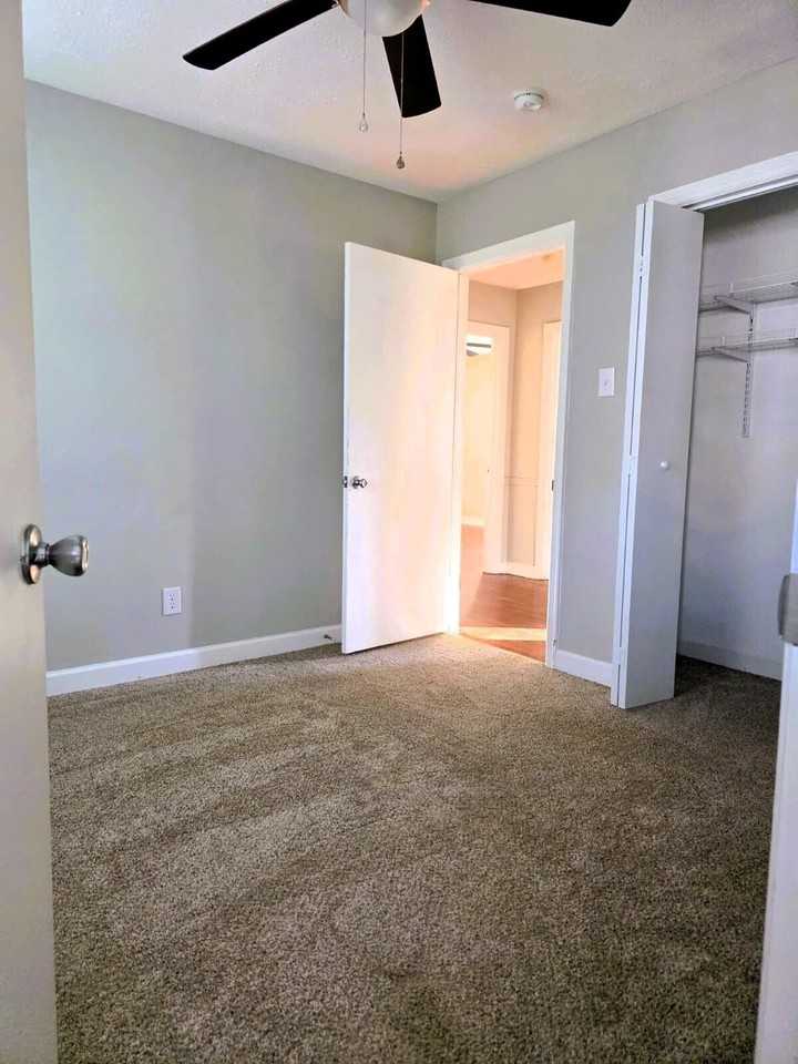 107 Hawthorne St - Photo 6 of 8