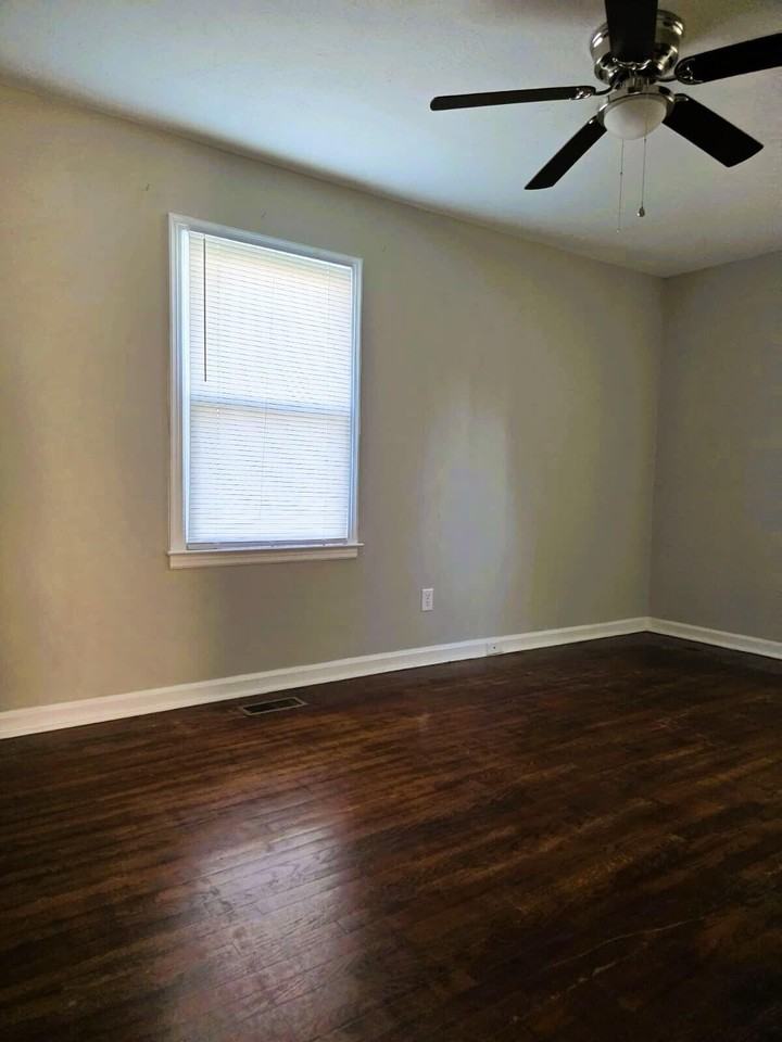 107 Hawthorne St - Photo 7 of 8