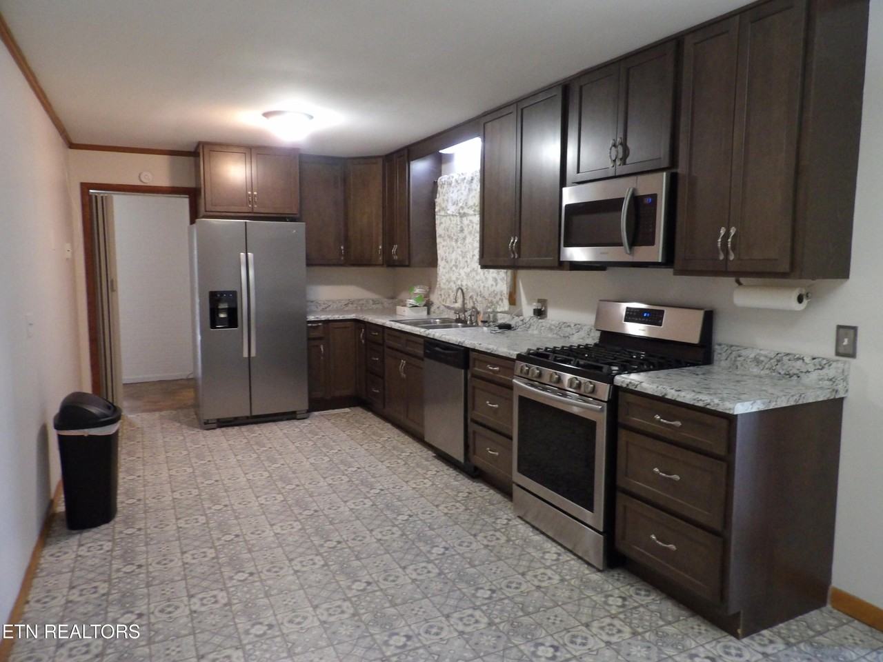 18 Sandra Ln - Photo 4 of 21