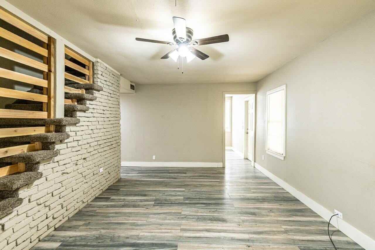 2311 25th St - Photo 2 of 14