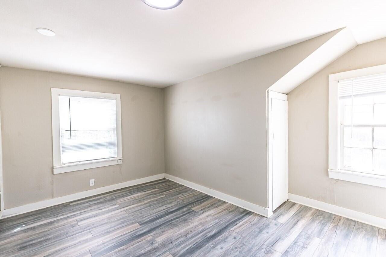 2311 25th St - Photo 5 of 14