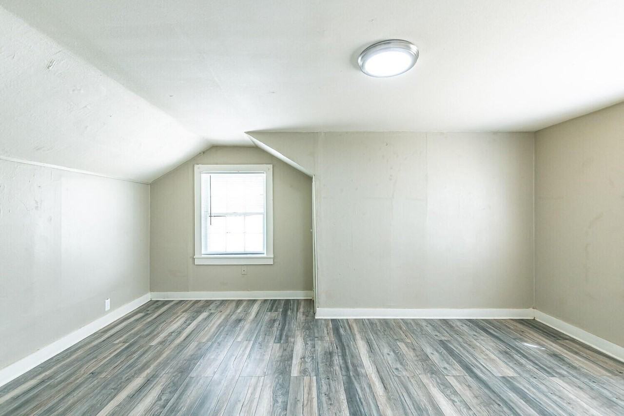 2311 25th St - Photo 6 of 14