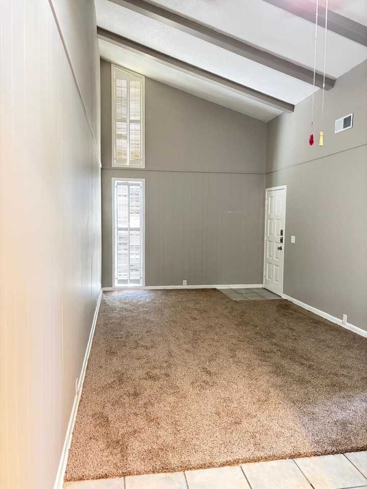 3404 70th Dr - Photo 2 of 10