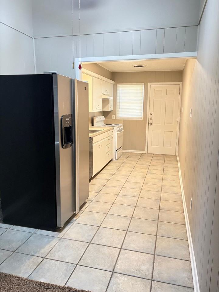 3404 70th Dr - Photo 4 of 10