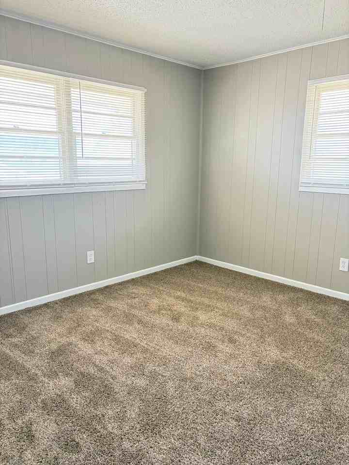 3404 70th Dr - Photo 5 of 10