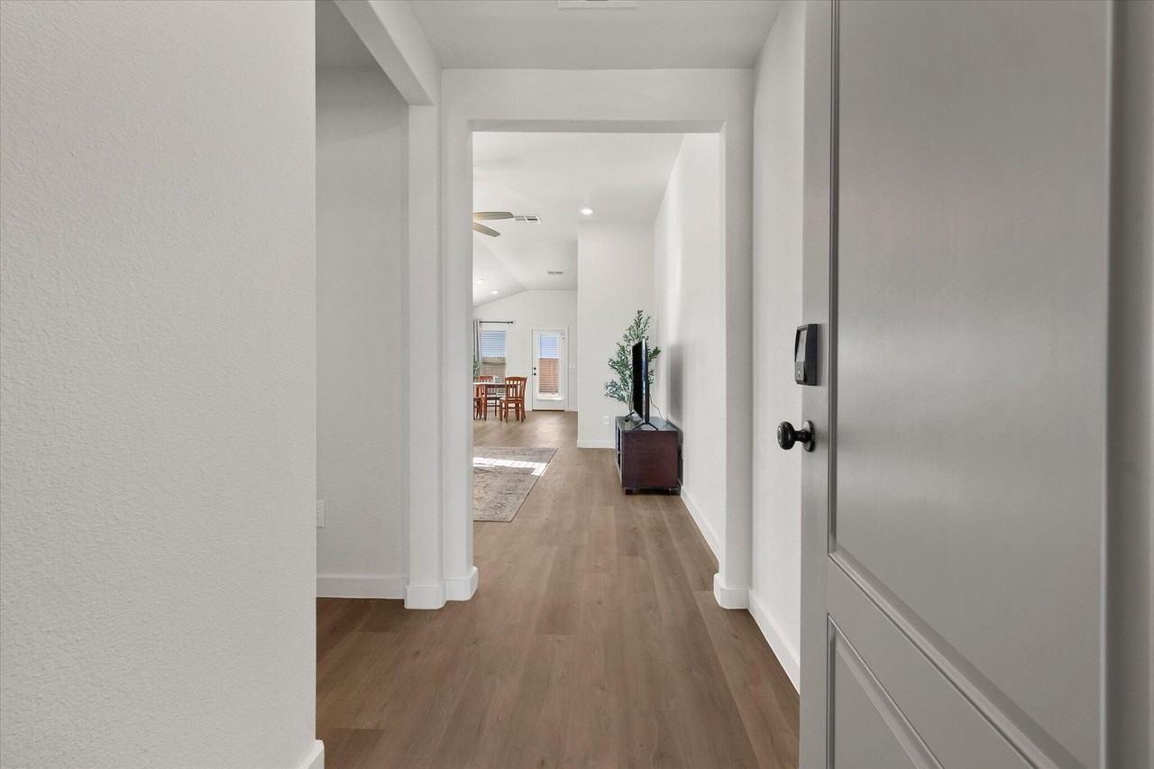 2156 Langford Ave - Photo 3 of 17