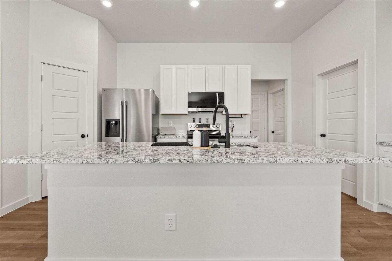 2156 Langford Ave - Photo 7 of 17