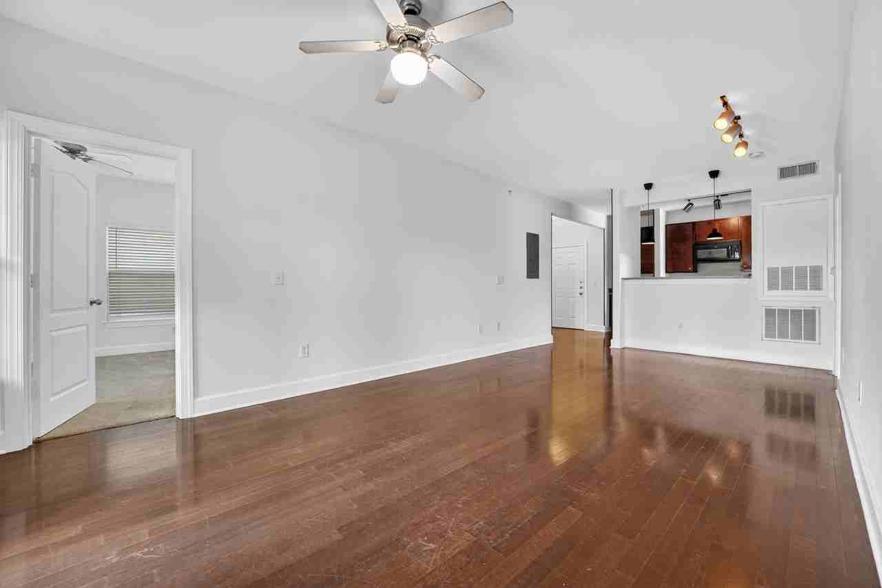 1901 Crossing Pl #1 - Photo 4 of 23