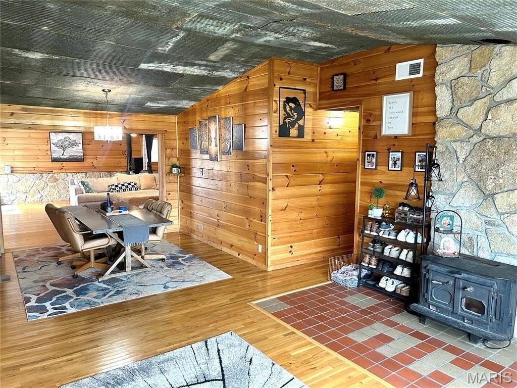 3 Leona Ln - Photo 5 of 35