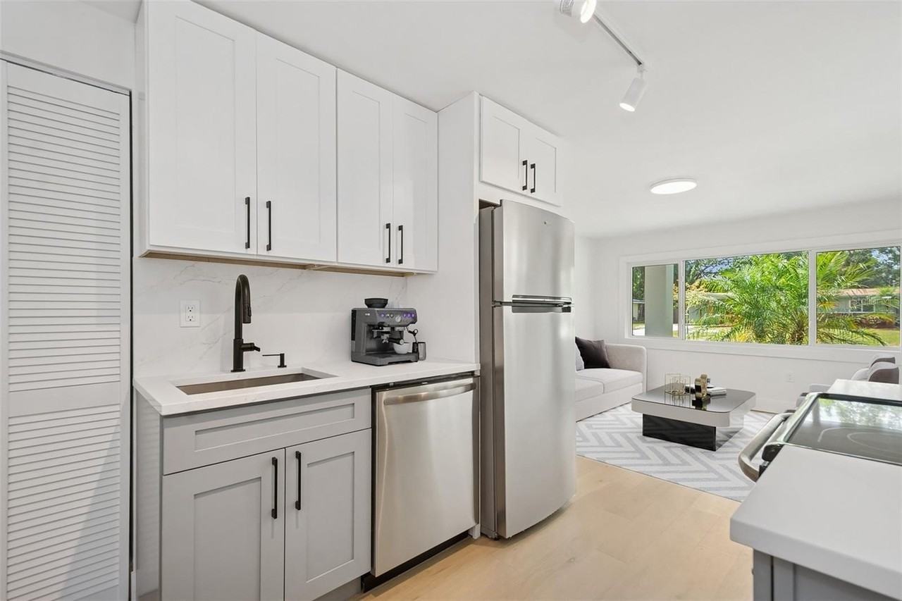 2655 Bay St #2 - Photo 3 of 9