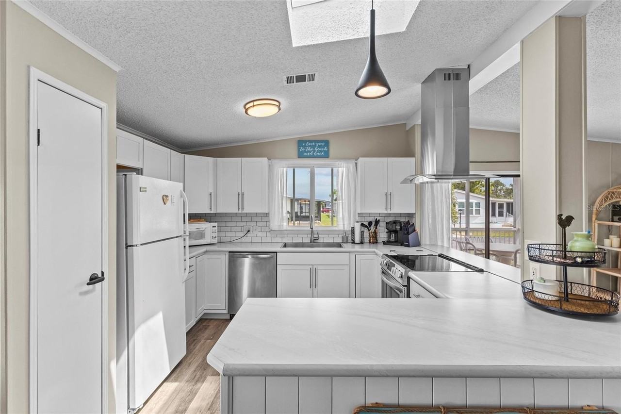 611 La Jolla Cir - Photo 4 of 30