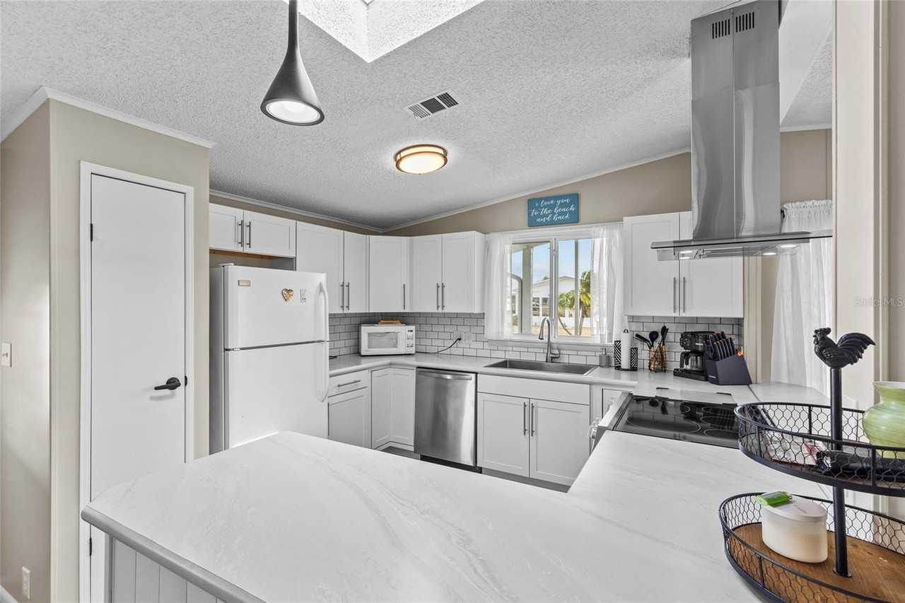 611 La Jolla Cir - Photo 5 of 30