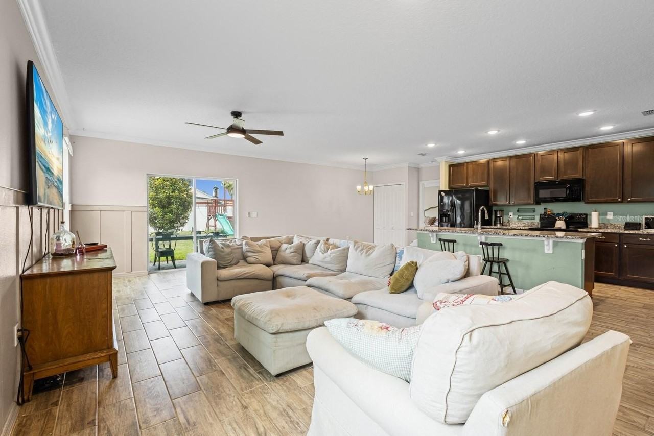 338 Pinecrest Loop - Photo 2 of 21