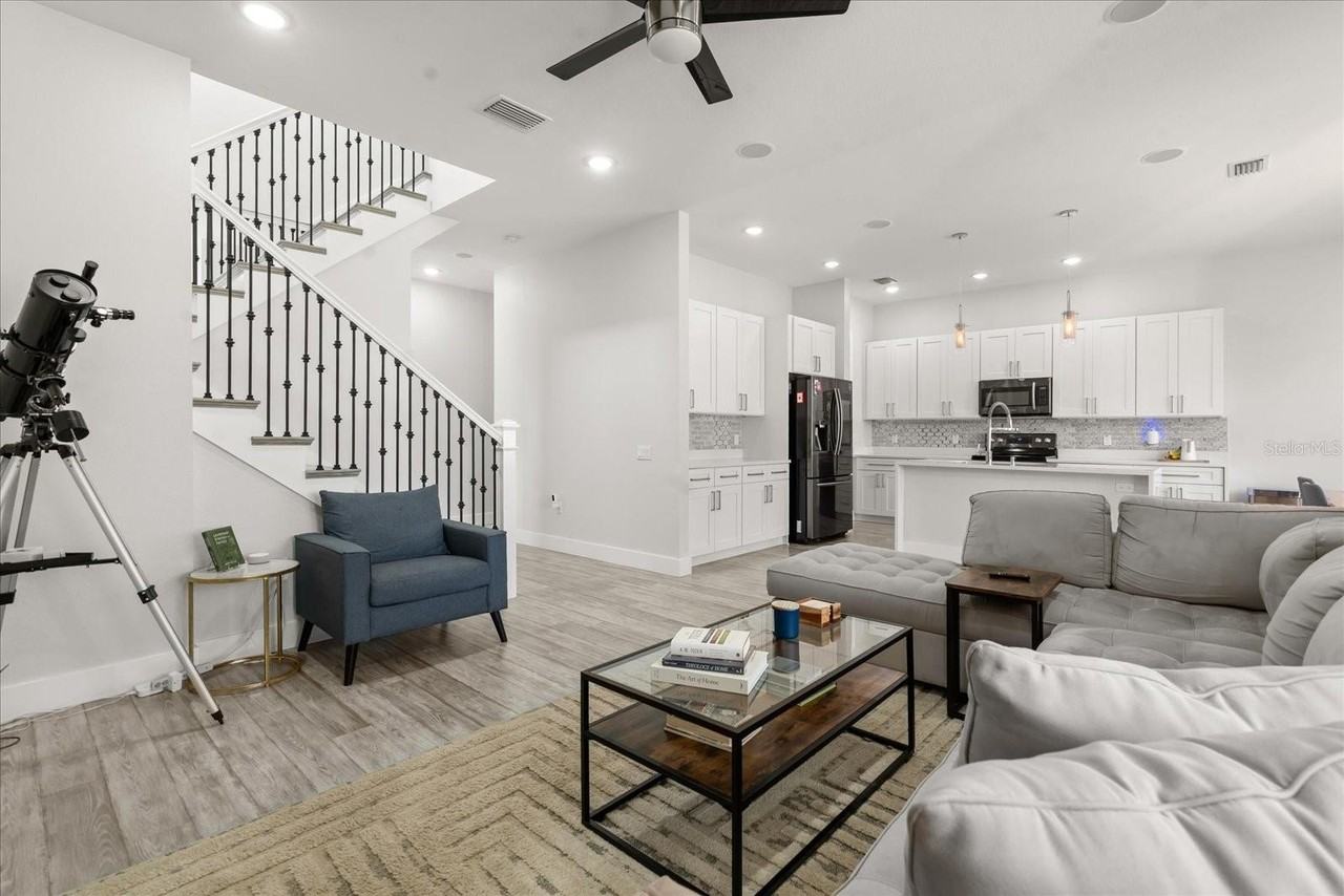 668 Overspin Dr - Photo 5 of 32