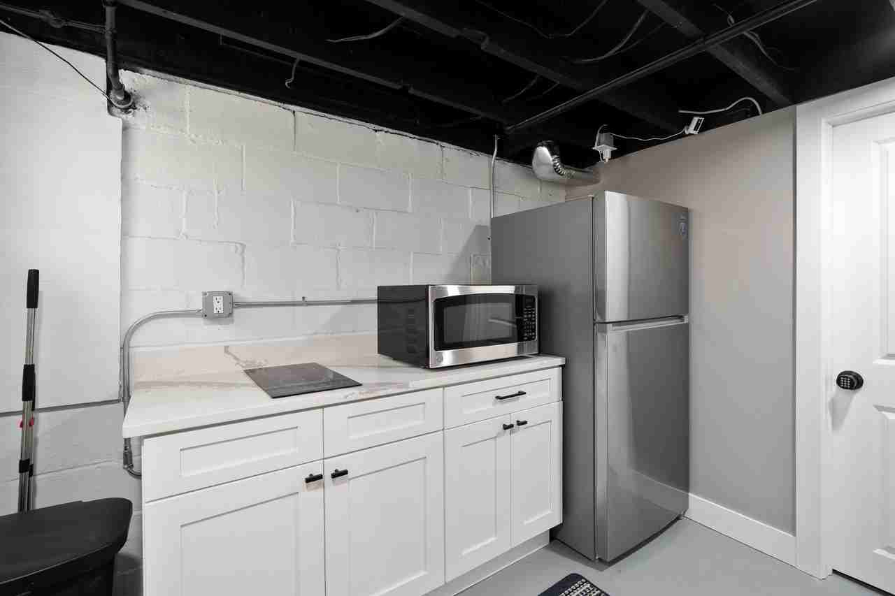 Thurman Ave - Photo 2 of 22