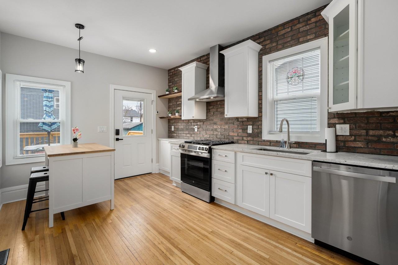 Thurman Ave - Photo 3 of 22